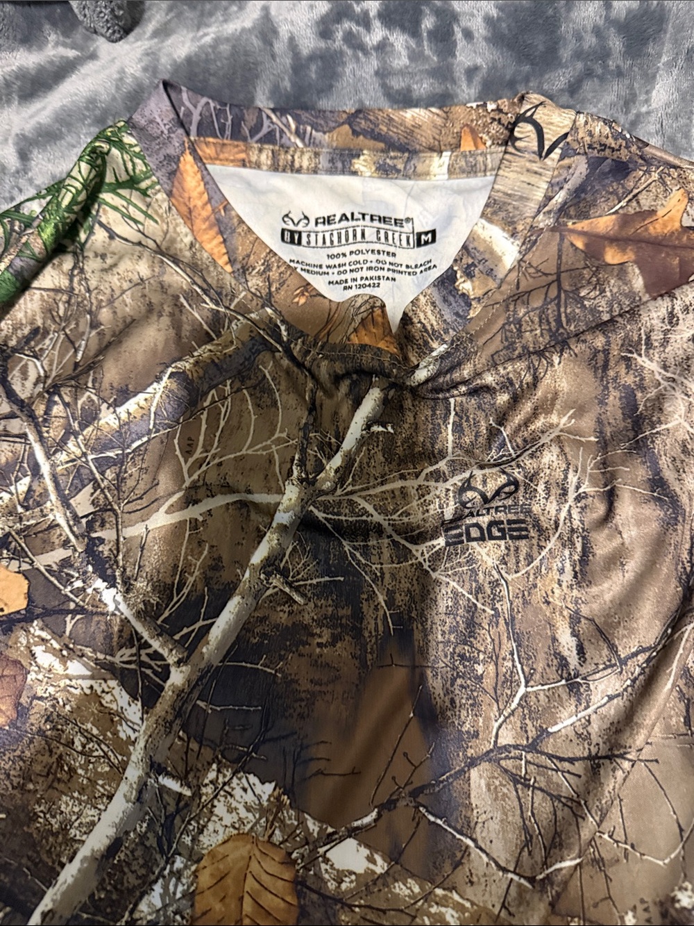 Realtree Men's Brown and Green Camo Performance Tee